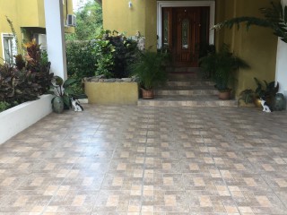 RUSSELL HEIGHTS, Kingston / St. Andrew, Jamaica - Townhouse for Lease/rental